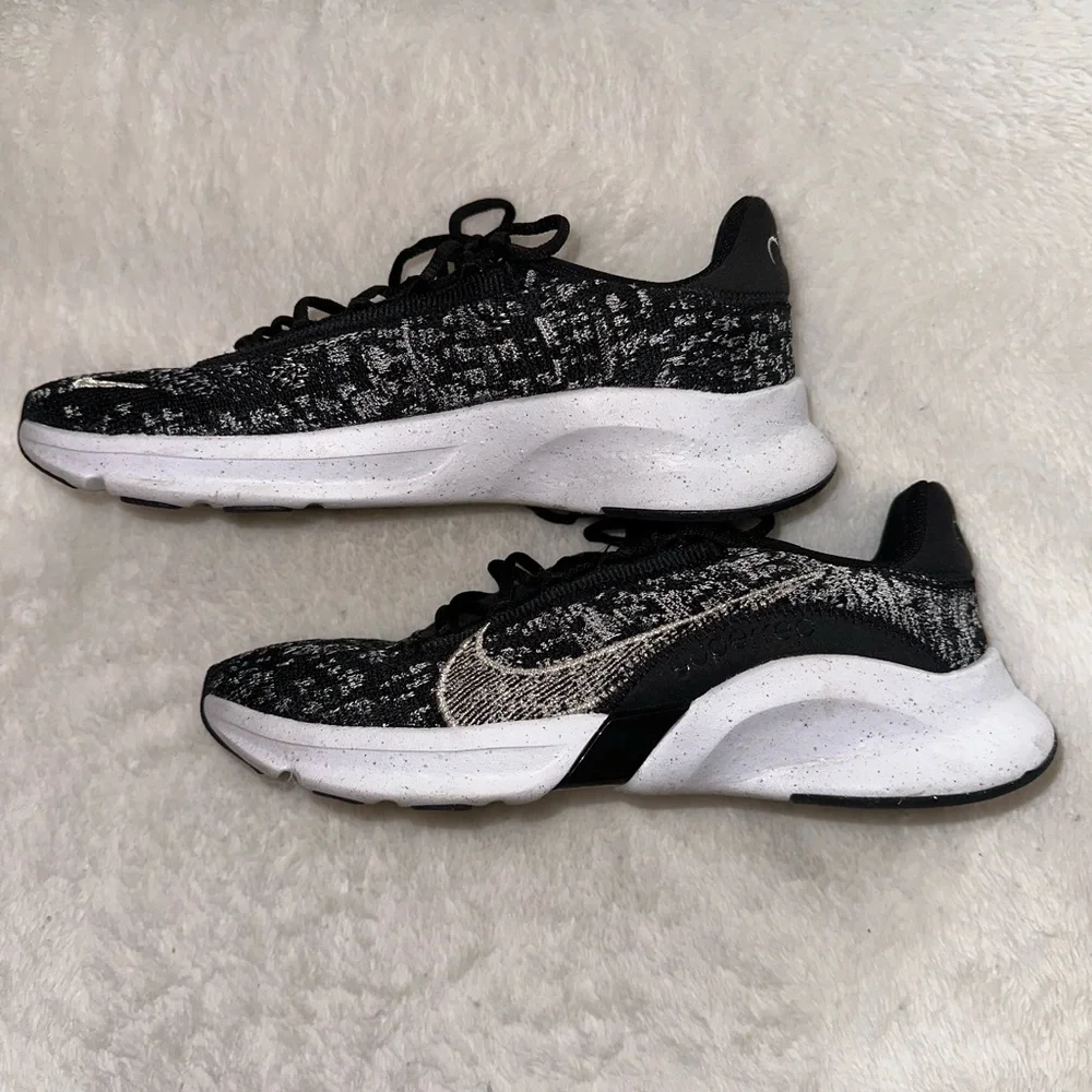 NIKE Womens Black And White Move‎ To Zero Lace Up Trainers Shoes EU 39.5 UK 6.5